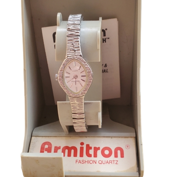⌚️VTG Retro Armitron Fashion Quarts Women's Watch with Instruction manual - Picture 2 of 13
